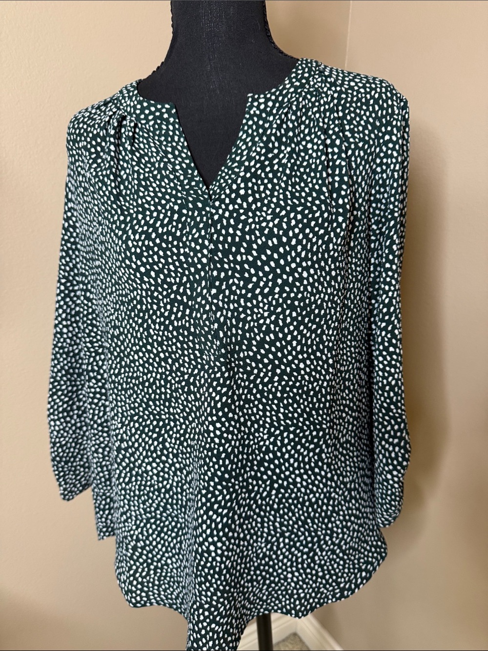 41 Hawthorn Dark Green & White Printed Split-Neck Blouse